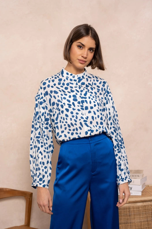 Peter Pan collar White shirt blouse with blue or beige Print pattern