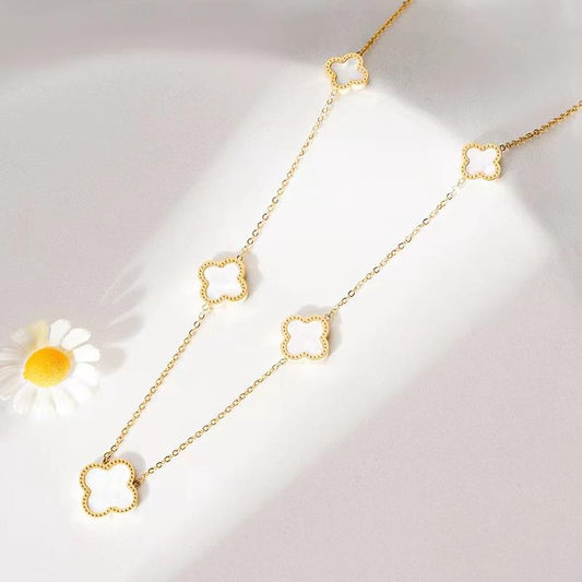Five clover necklace in pearl & gold