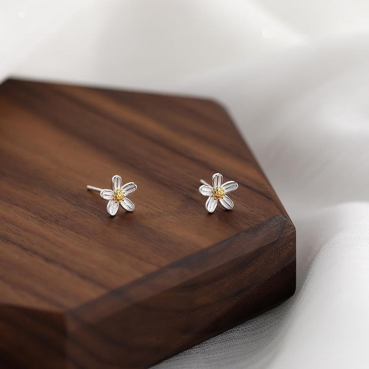 Daisy earring in sterling silver