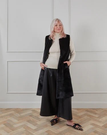 Chalk UK | Beth Gillet | Black - Monica Luz