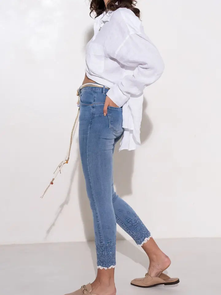 The Elsa Capri slim Jeans w/English embroidery