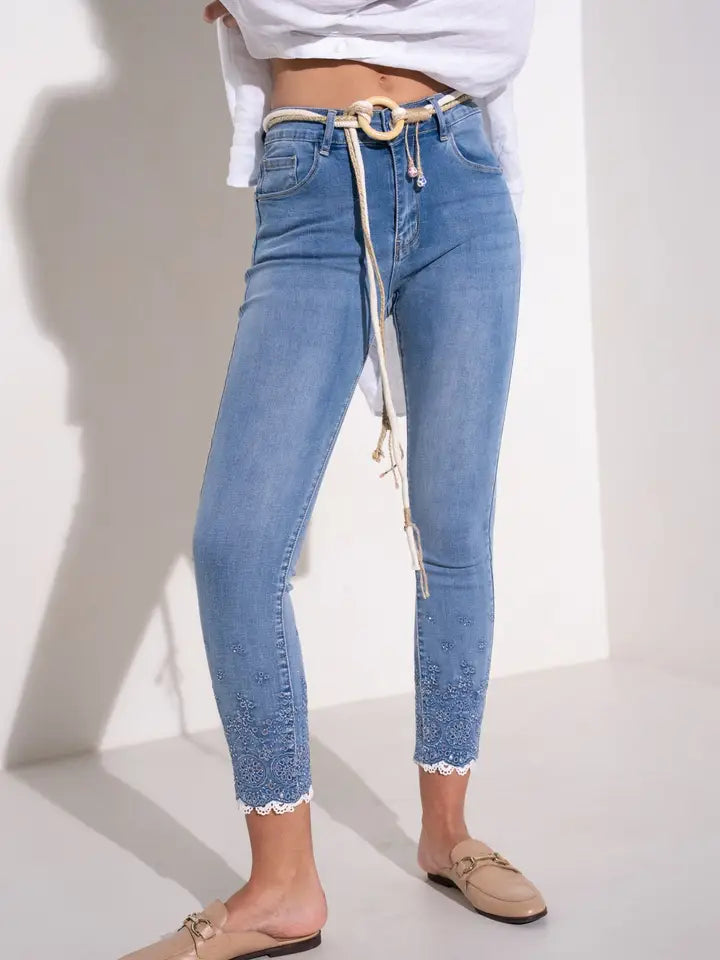 The Elsa Capri slim Jeans w/English embroidery